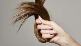 Изучаем услуги салонов красоты: реконструкция волос