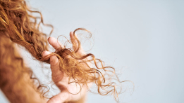 Шампунь для кудрявых волос: что искать в составе и топ-5 от SalonSecret