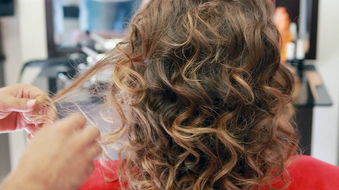 Химическая завивка волос: сравниваем виды и выбираем
