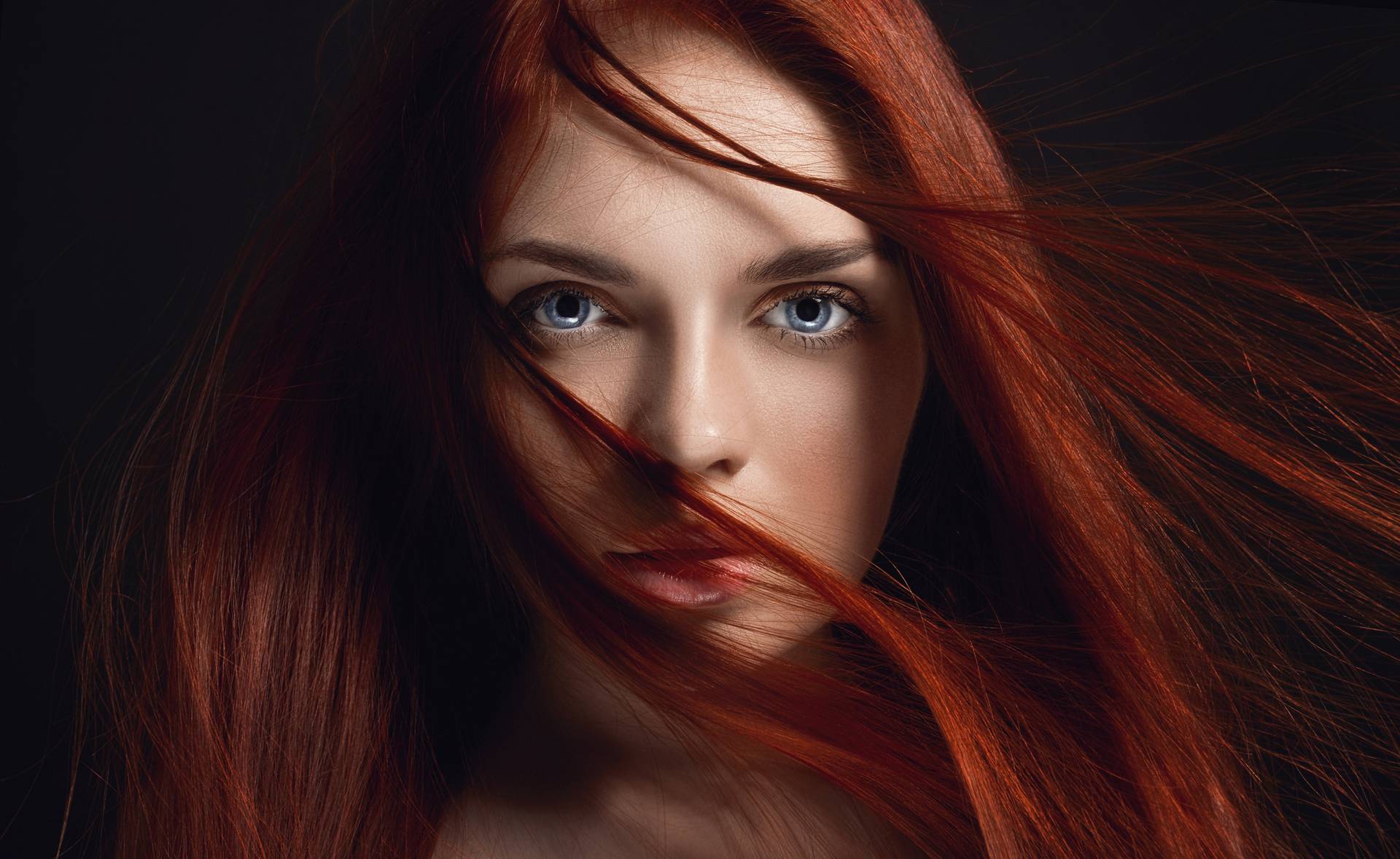 Красно-коричневый цвет волос: все про этот модный оттенок