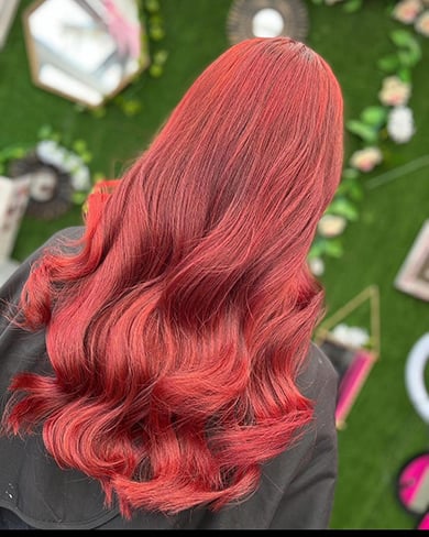 красный цвет волос на средние волосы
