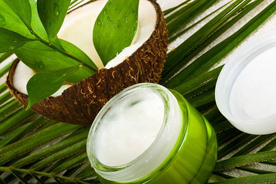Как работает кокосовое масло для волос