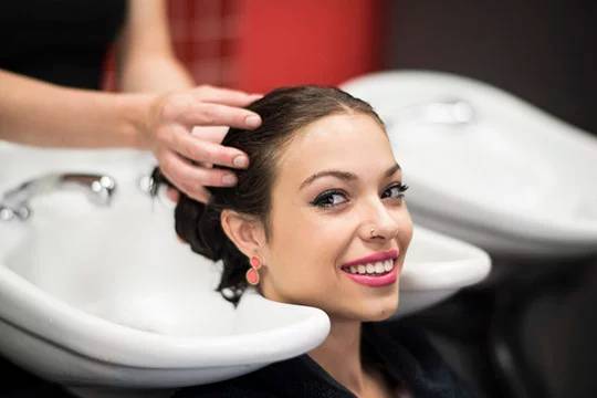 Как делают ламинирование волос в салоне