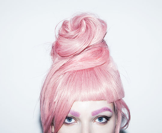 Ярко-розовое окрашивание волос