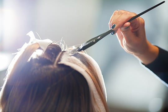 Что понадобится для прикорневого мелирования волос