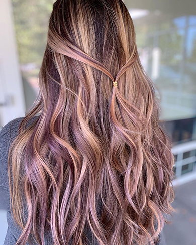 пепельно-розовый оттенок волос и мелирование