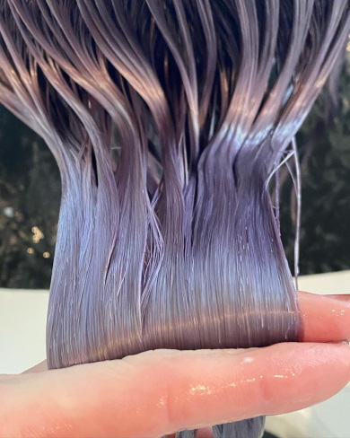 пепельный цвет волос с фиолетовым оттенком